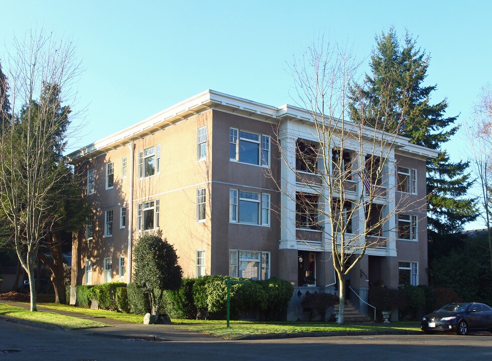 Kellogg Apartments in Tacoma, WA - Foto de edificio