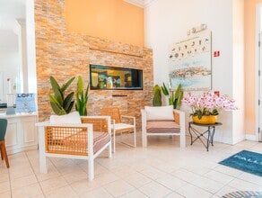 Falls Of Pembroke in Pembroke Pines, FL - Building Photo - Building Photo