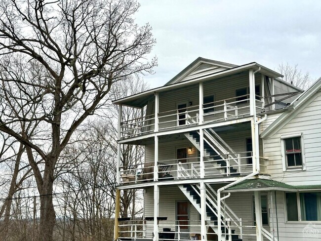 6140 NY-9G in Hudson, NY - Building Photo - Building Photo