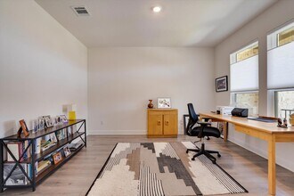 916 Pear Tree Ln in Austin, TX - Building Photo - Building Photo