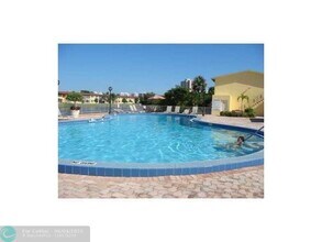 2810 NE 201st Terrace in Miami, FL - Building Photo - Building Photo