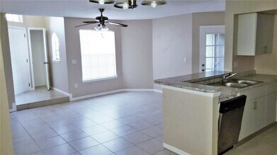 445 Fountainhead Cir in Kissimmee, FL - Foto de edificio - Building Photo