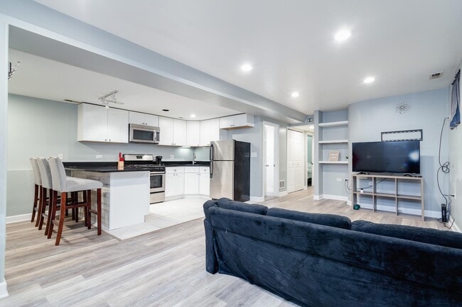 3047 N Clybourn Ave, Unit 1