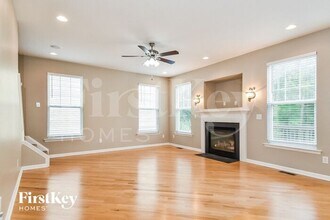 104 Jamestown Oaks Dr in Jamestown, NC - Building Photo - Building Photo