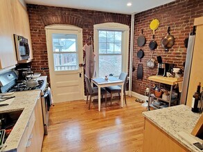 14 Colbourne Cres, Unit 1 in Brookline, MA - Foto de edificio - Building Photo