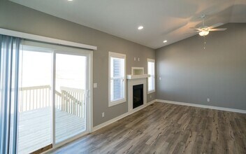 615 SE Tallgrass Ln in Waukee, IA - Building Photo - Building Photo