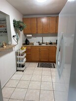 9445 SW 76th St in Miami, FL - Building Photo