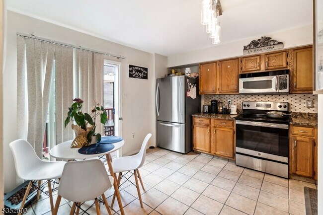 5 Honiss Pl in Newark, NJ - Building Photo - Building Photo