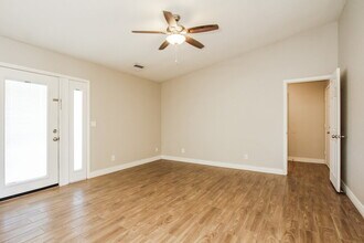 7014 W Canterbury Dr in Peoria, AZ - Building Photo - Building Photo