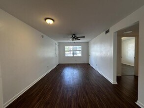 7004 S Kissimmee St in Tampa, FL - Building Photo - Building Photo