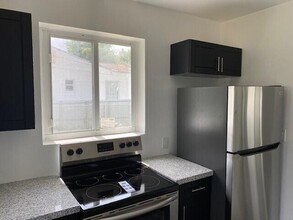 164 NW 69th St in Miami, FL - Building Photo - Building Photo