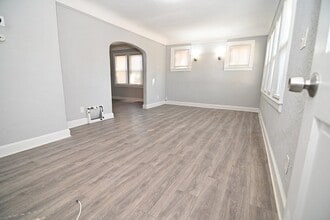 23304 Cayuga Ave in Hazel Park, MI - Building Photo - Building Photo