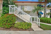 320 NW 67th St in Boca Raton, FL - Foto de edificio - Building Photo