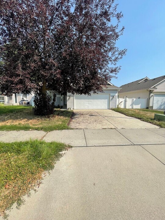 9318 N Oak St in Spokane, WA - Building Photo