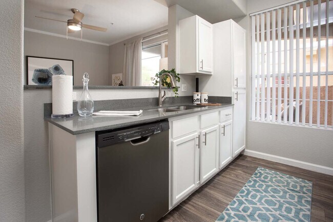Biscayne Bay Apartments in Chandler, AZ - Building Photo - Building Photo