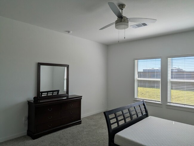 1019 Vista Pointe Dr