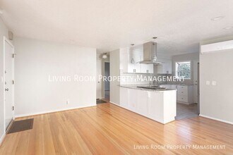 2935 SE 77th Ave in Portland, OR - Building Photo - Building Photo