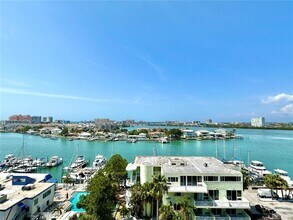 851 Bayway Blvd in Clearwater, FL - Foto de edificio - Building Photo