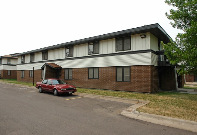 605 Roosevelt Ave in Superior, WI - Foto de edificio - Building Photo