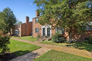 601 Boyd Mill Ave in Franklin, TN - Building Photo