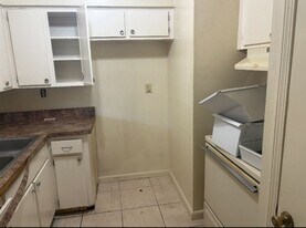 2545 Robert St in Jacksonville, FL - Building Photo