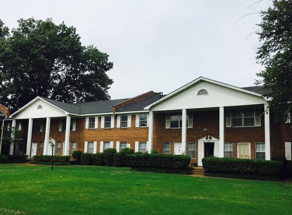 Colonial Apartments in Memphis, TN - Foto de edificio