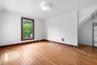 8353 N Fox St-Unit -3 in Portland, OR - Building Photo - Building Photo