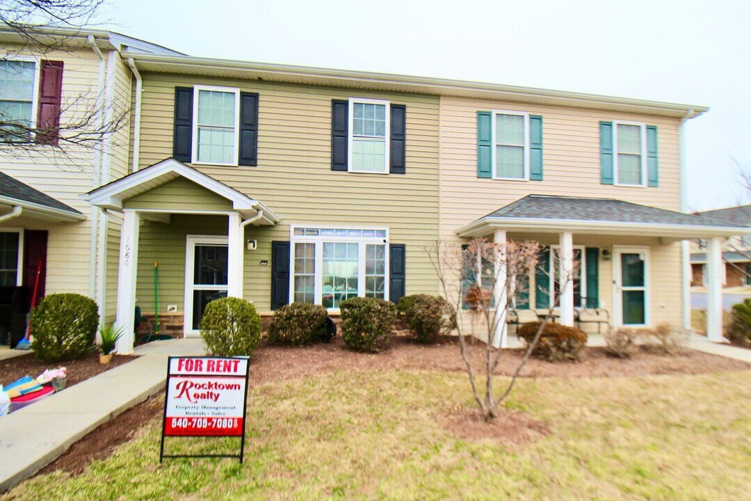 1086 Cherrybrook Dr in Harrisonburg, VA - Building Photo
