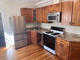 42 Rindge Ave, Unit 1 Apartamentos