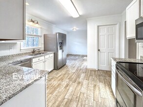 405 Revere Ct in Woodstock, GA - Foto de edificio - Building Photo