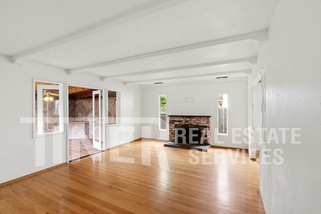 8665 Everglade Dr in Sacramento, CA - Building Photo - Building Photo