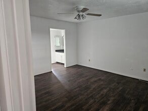 12327 W Village Dr in Houston, TX - Building Photo - Building Photo
