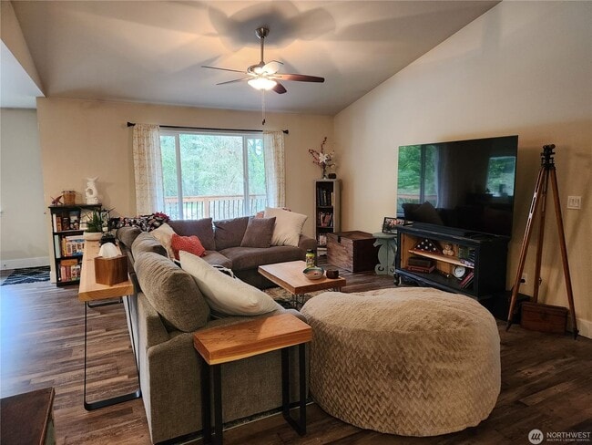 4323 Phillips Rd SE in Port Orchard, WA - Building Photo - Building Photo