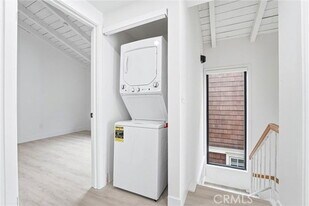 613 Marigold Ave in Newport Beach, CA - Building Photo