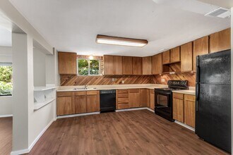 826 NE 202nd St in Shoreline, WA - Building Photo - Building Photo