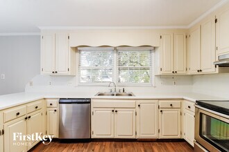 401 O'Neill Dr in Jamestown, NC - Building Photo - Building Photo