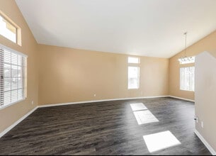 414 W Ella J Gilmore St in Apopka, FL - Foto de edificio - Building Photo