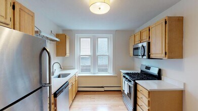 376 Washington St in Boston, MA - Building Photo - Building Photo