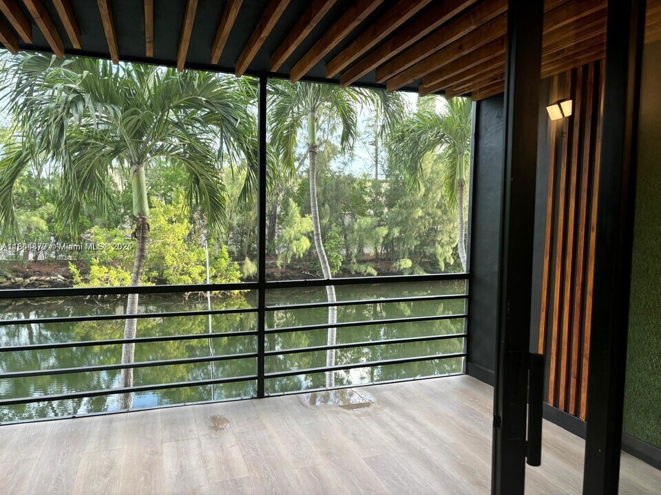 3660 NE 166th St in North Miami Beach, FL - Building Photo