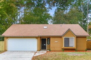 8228 Honeysuckle Ln in Jacksonville, FL - Building Photo