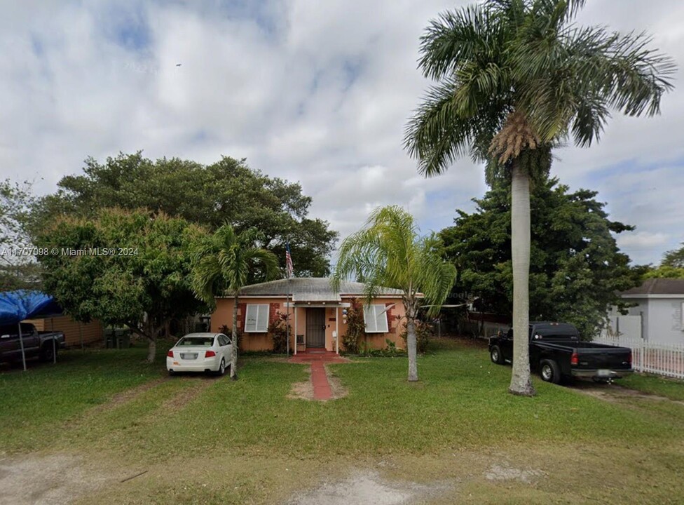 910 NE 4th Ave in Homestead, FL - Building Photo