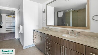 777 Preston St, Unit 8L in Houston, TX - Building Photo - Building Photo