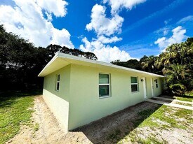 2149 Sibley Ave in Fort Pierce, FL - Building Photo