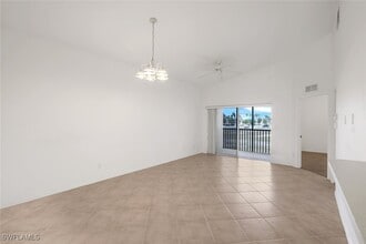 4125 Bellasol Cir in Ft. Myers, FL - Building Photo - Building Photo