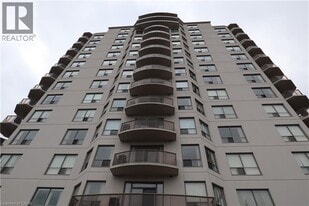 255 Keats Way in Waterloo, ON - Building Photo