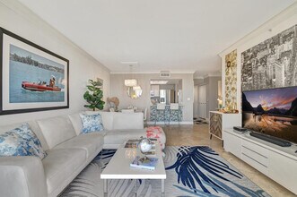 99 SE Mizner Blvd in Boca Raton, FL - Foto de edificio - Building Photo