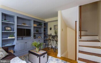 228-30 Catharine St in Philadelphia, PA - Building Photo - Building Photo