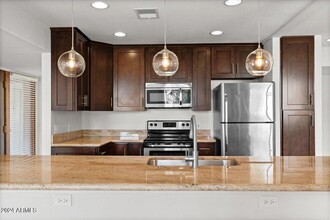 7401 N Scottsdale Rd in Scottsdale, AZ - Building Photo - Building Photo
