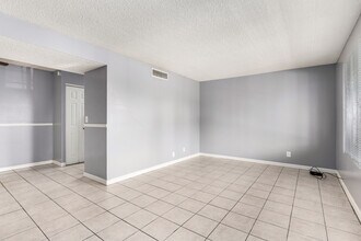 2413 W Hazelwood St in Phoenix, AZ - Foto de edificio - Building Photo