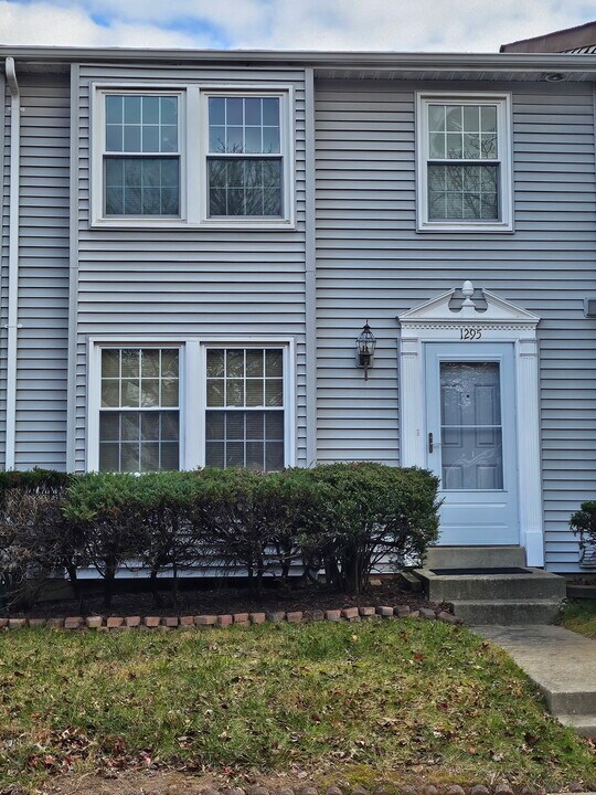 1295 Elm Grove Cir in Silver Spring, MD - Building Photo